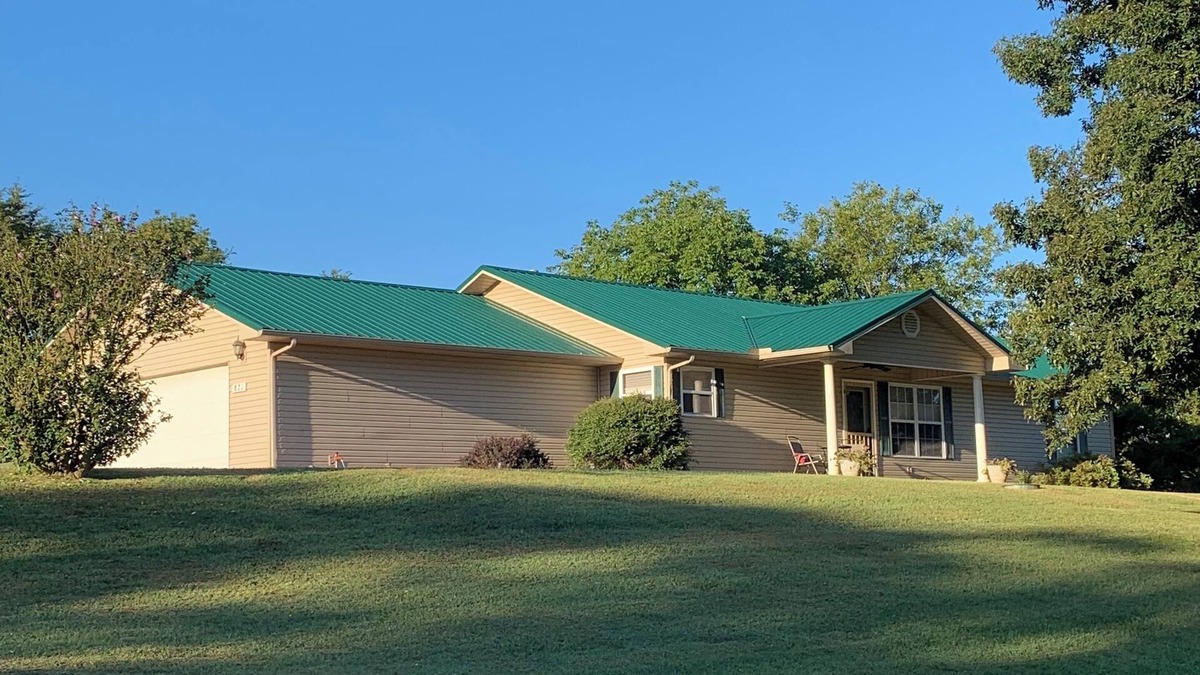Berryville House | Entire home located near Eureka Springs, Branson and Northwest Arkansas Corridor