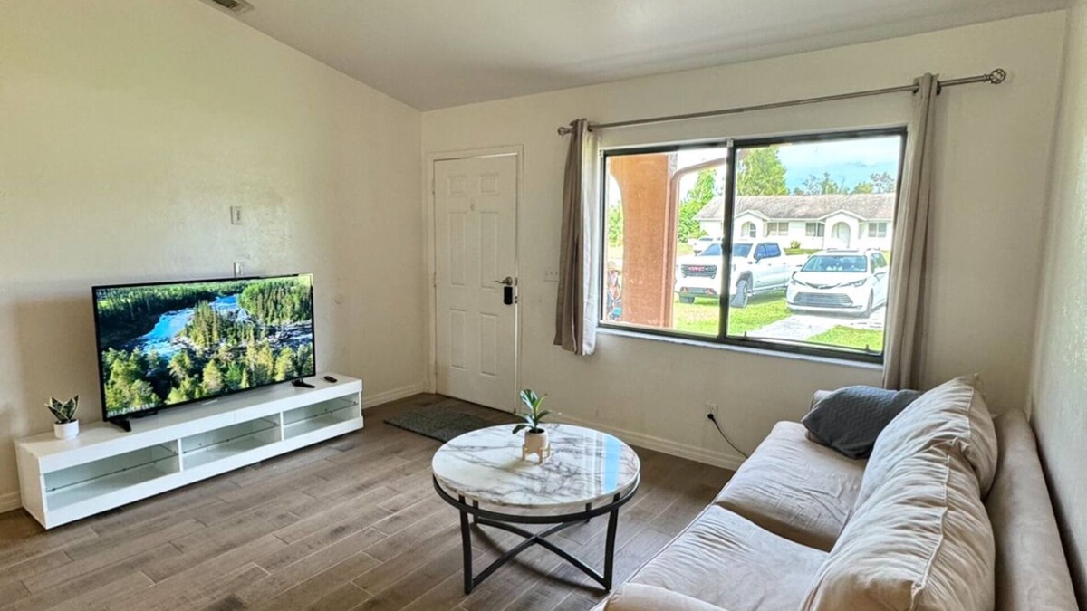San Carlos Park House | Entire home; Patio; Pet Friendly; Spacious Parking; 5 mins to RSW airport