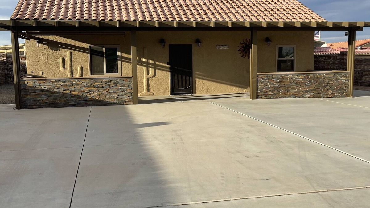 Foothills House | Entire Home- Yuma Foothills w/RV Hook ups