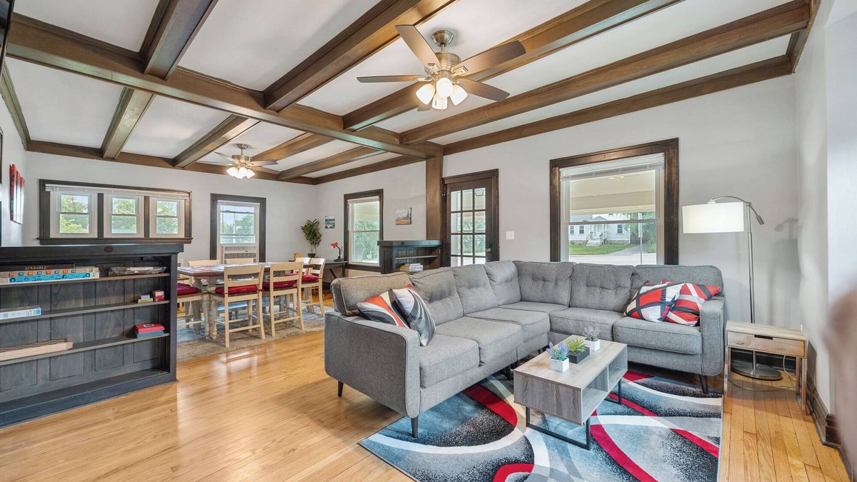 Glen Ellyn House | Entire house/4bd 1bath/Laundry/GlenEllyn/Lombard/Wheaton/FreeParking&WIFI