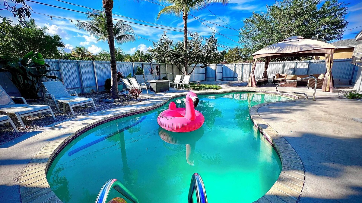 Parkside House | Entire House Climatized Pool Close to the Beach