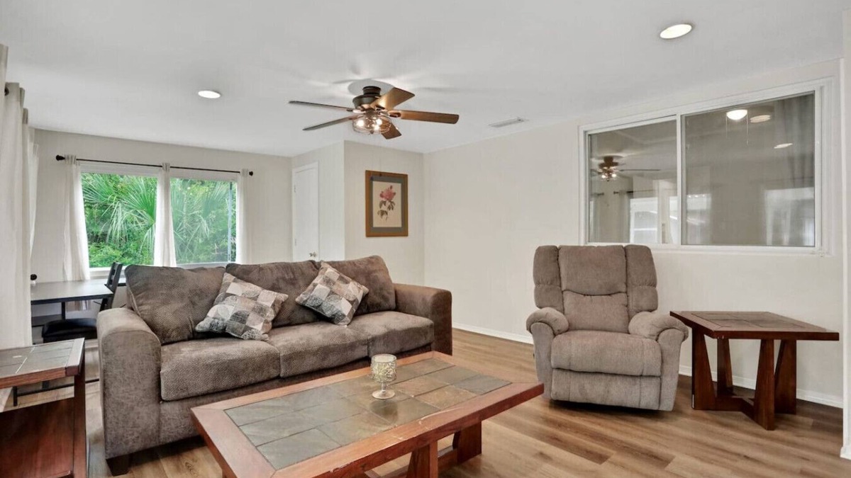 Fairfax House | Entire house in Avondale, walking distance to shops
