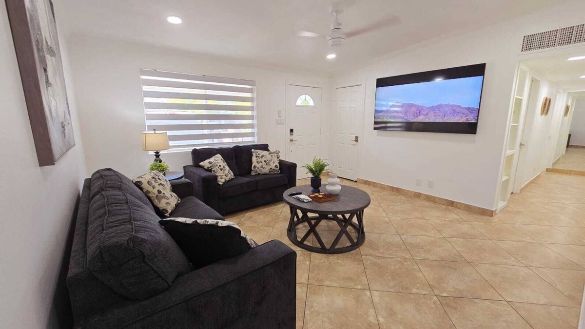 Yuma House | Entire house in central Yuma Az 4 bedroom with AC, WiFi. Enjoy relaxation