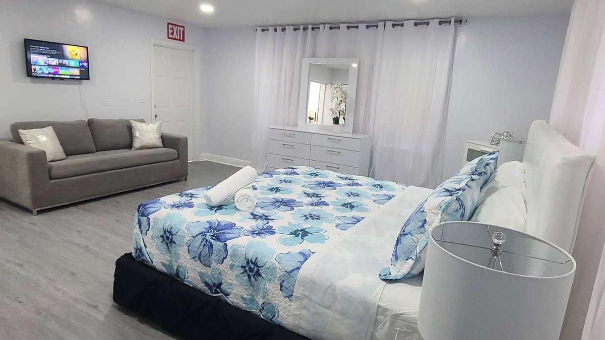 West Hollywood Villa | Entire house in Hollywood Fl close to Hard Rock hotel & Casino/Hard Rock Stadium