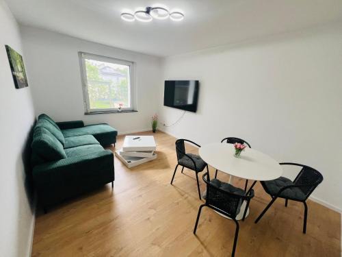 Lippstadt Apartment | Entire House l 12 Beds l 8 Room l Floor-Heating l WiFi