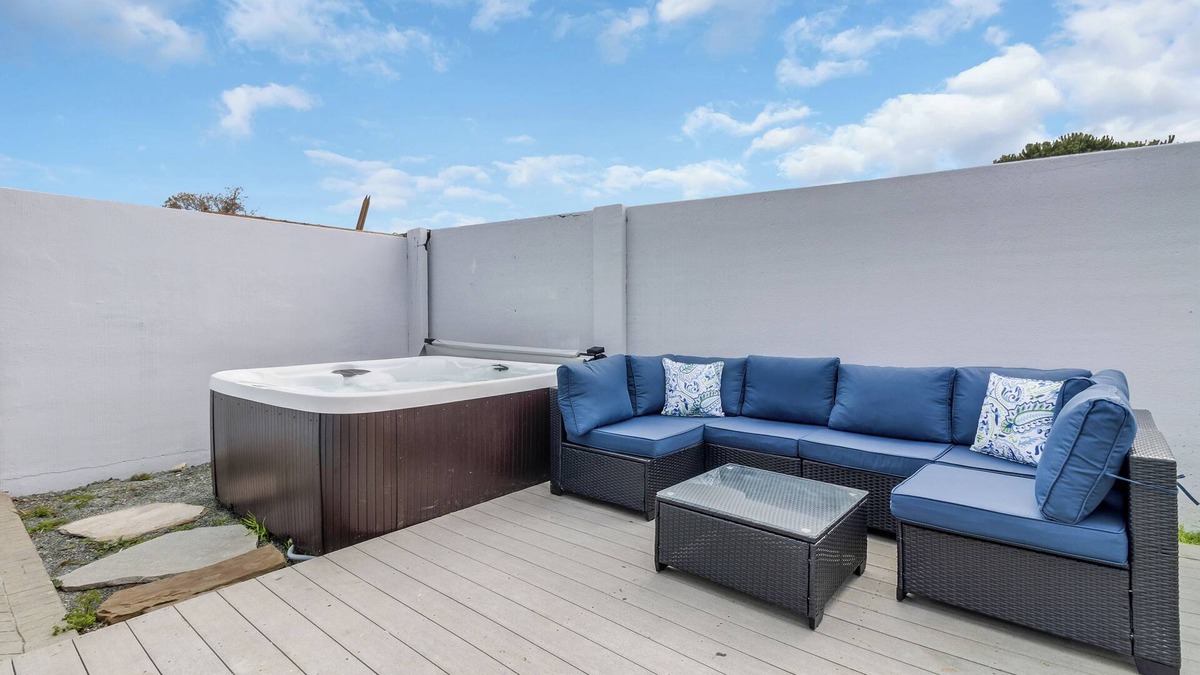 Salinas House | Entire house near Monterey with Jacuzzi