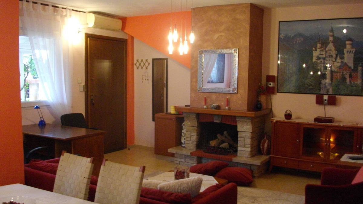 Oraiokastro House | ENTIRE INDEPENDENT AP/NT"Sweet Home"inThes/niki.Fireplace,A/C,BBQ,Garden,Parking