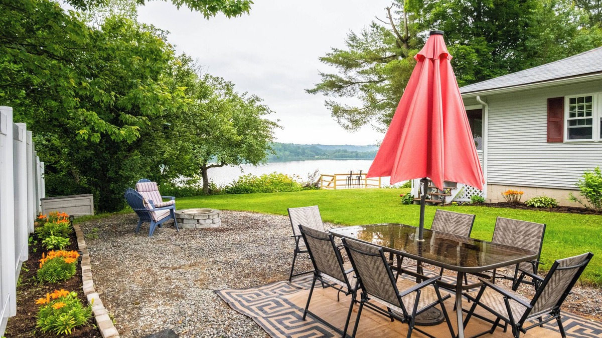 Newport Cottage | Entire Lake House on Lake Memphremagog, dead end RD, private. 30 min to Jay Peak