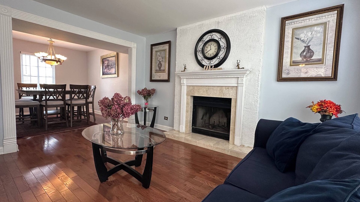Round Lake Beach House | Entire Lake Villa Home!
