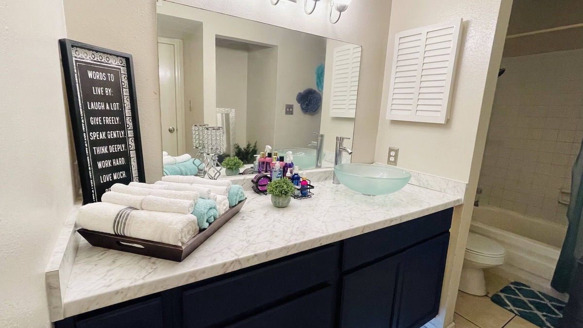 Greater Fondren Southwest Condo | Entire Large Urban Oasis w/additional Sleeping Area