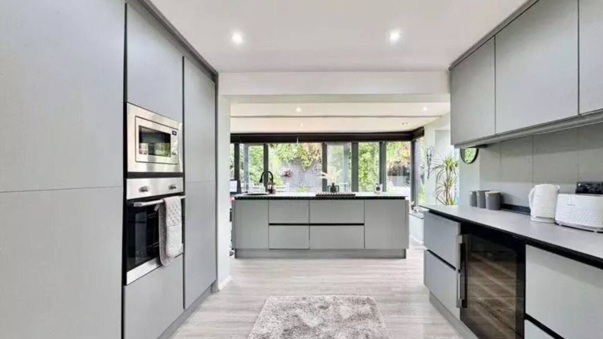 Stonnall House | Entire luxury 3 bedroom house available for short and long stays