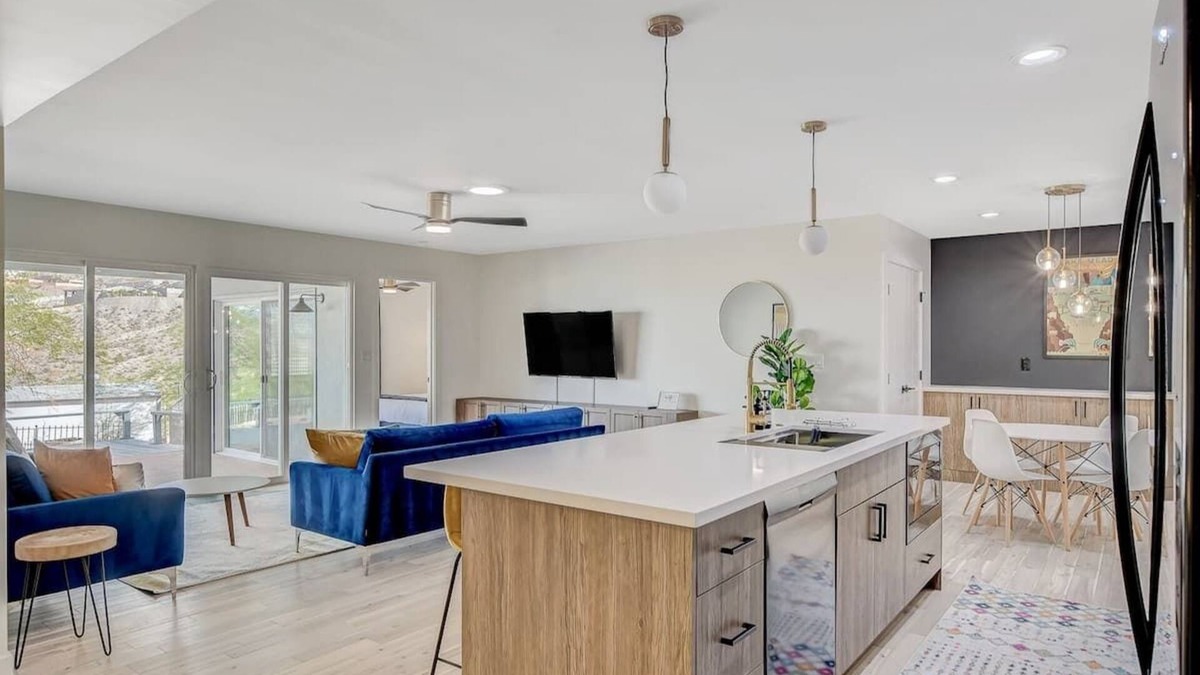Boulder City House | Entire Luxury 4 bd 3 bath home w/ Lake View, Wi-Fi