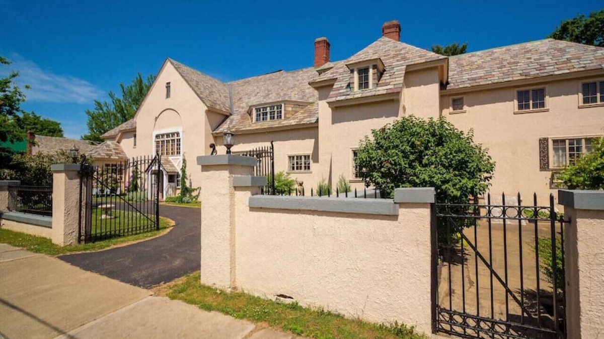Ripley House | Entire Mansion · The Hamilton Mansion with Extraordinary Spaces