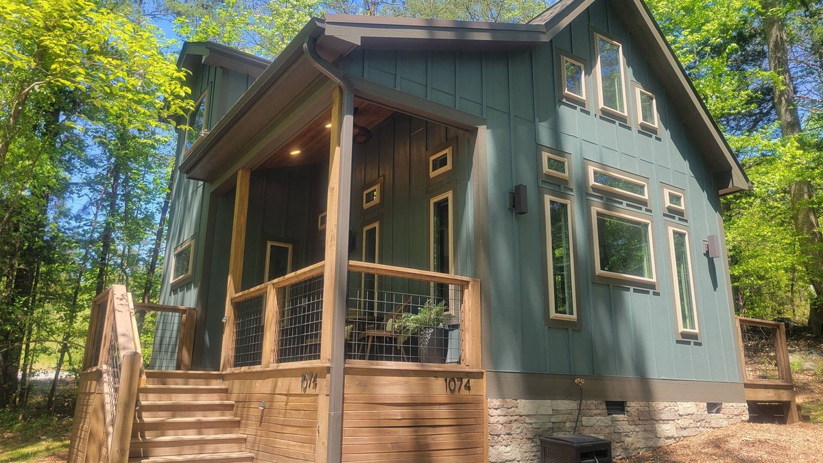 Rutherfordton House | Entire Modern Cabin on 40+ acres, 10 mins from Tryon Equestrian Center TIEC