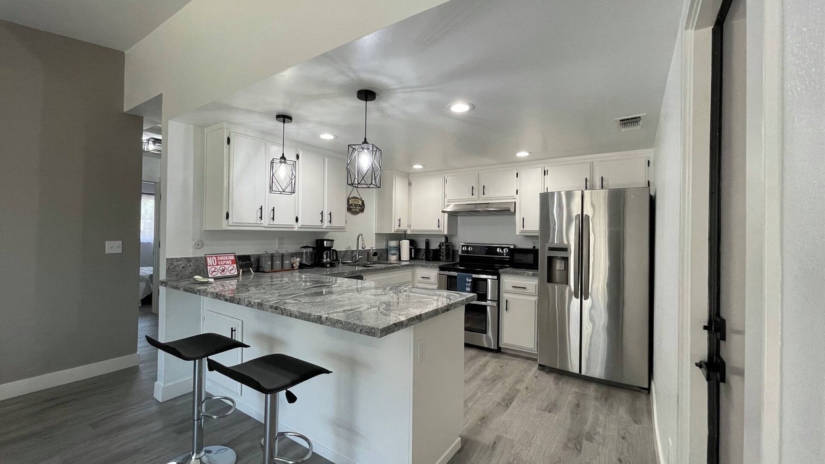 Carmichael House | Entire Modern House With King bed and 65in TV