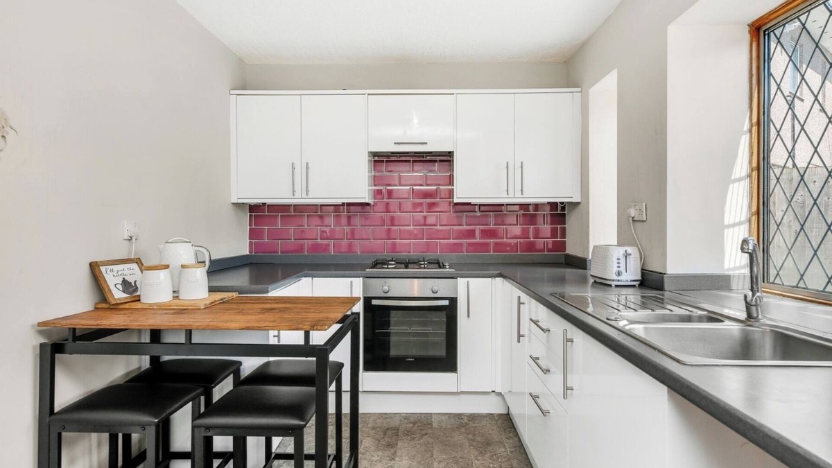 Hainault House | Entire place 3 bed home