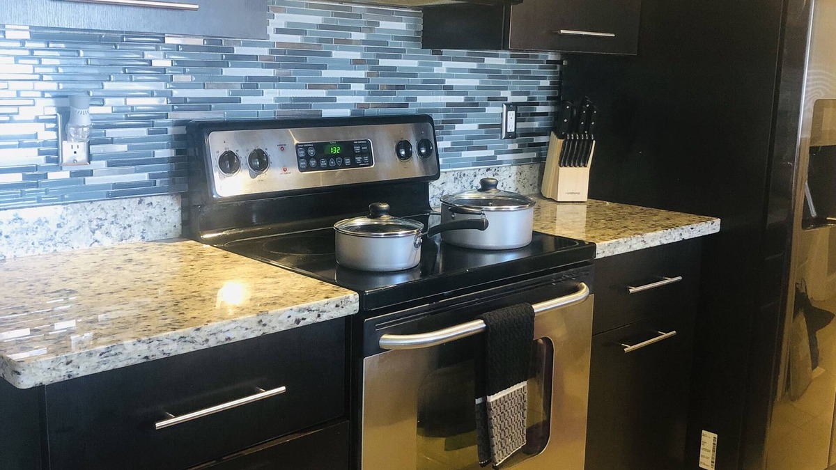 North Lauderdale House | Entire Residential Home w/Pool! , 20min from beaches, mall & airport