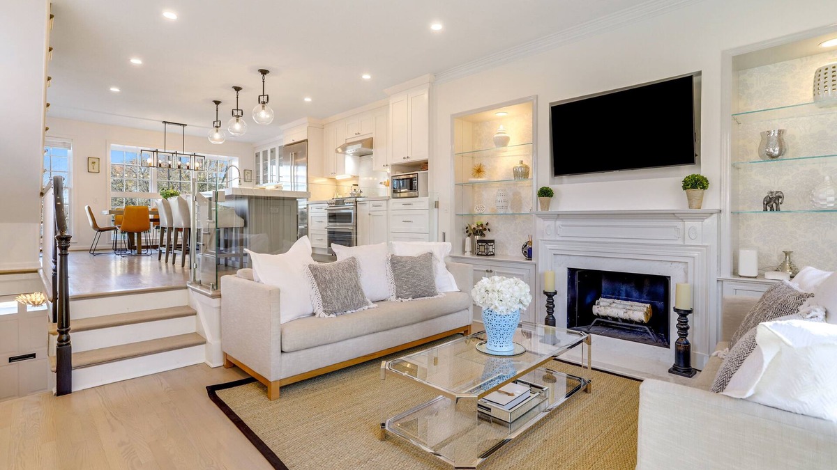 Old Town Alexandria House | Entire Riverside and Parkside Home in the Heart of Old Town, with Parking!