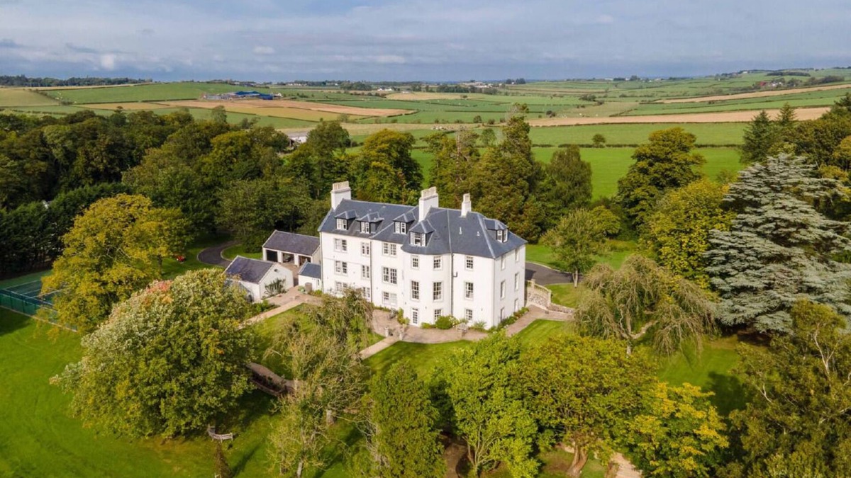 Kilmarnock Apartment | Entire self-contained ground floor of historic Georgian mansion near Troon