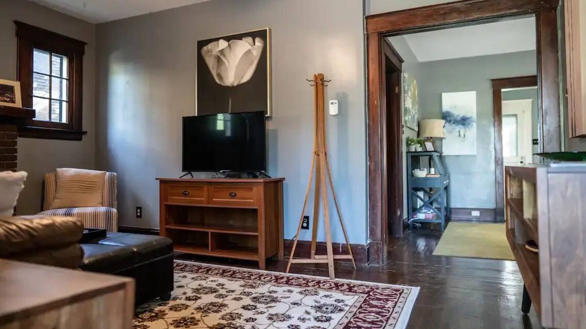 Latonia House | Entire Townhouse - 2 Separate Unitsnn