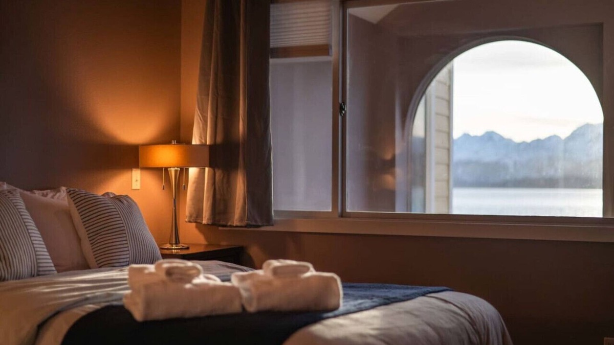 Homer House | Entire Waterfront Property on the Spit