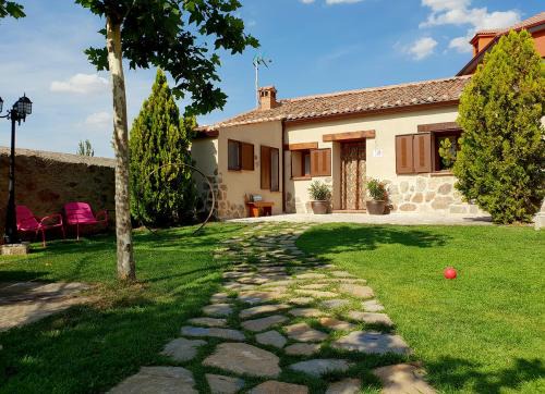 Revenga House | Entreacebedas rural&vacaciones, alojamientos con jardín PRIVADO Piscina a un minuto