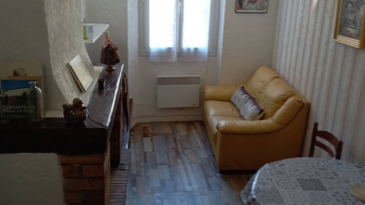 Entrecasteaux Apartment | Entrecasteaux center apartment rental .Var