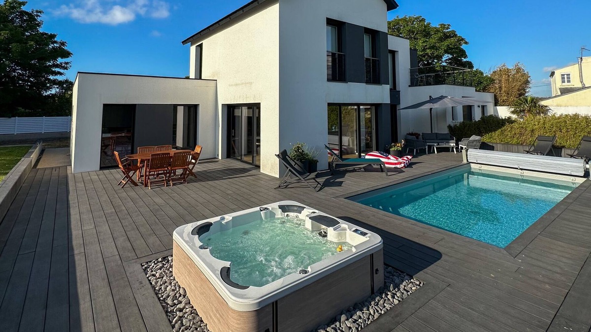 Ploudalmezeau Villa | EOR GLAS - Villa with pool and spa near the sea