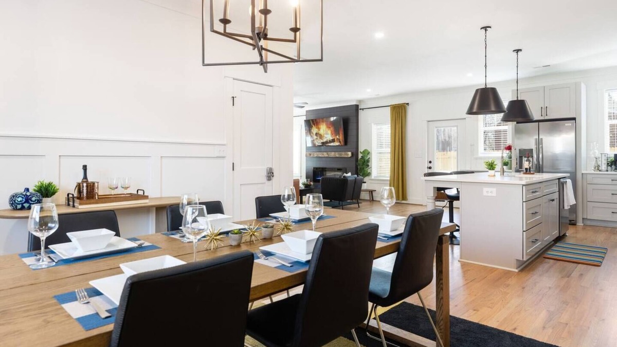 Charlotte House | Epic Group Stay: 2 Homes + Hot Tubs + Yard Games