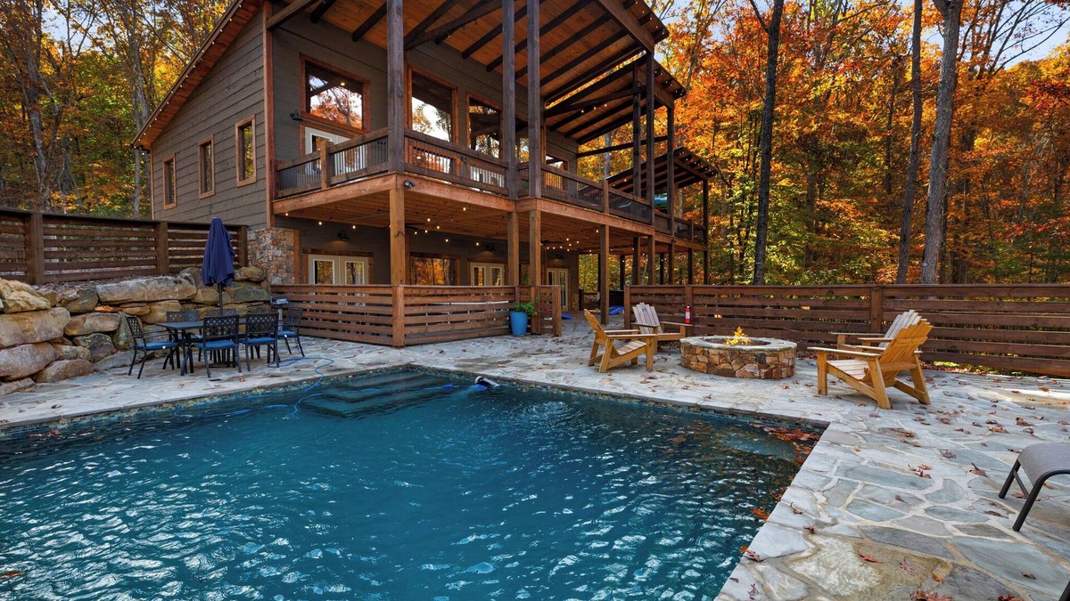 Ridgeline Vistas Cabin | EPIC Heated pool, Outdoor Fireplace, Pool & Hot Tub! Arcade, and close to town!