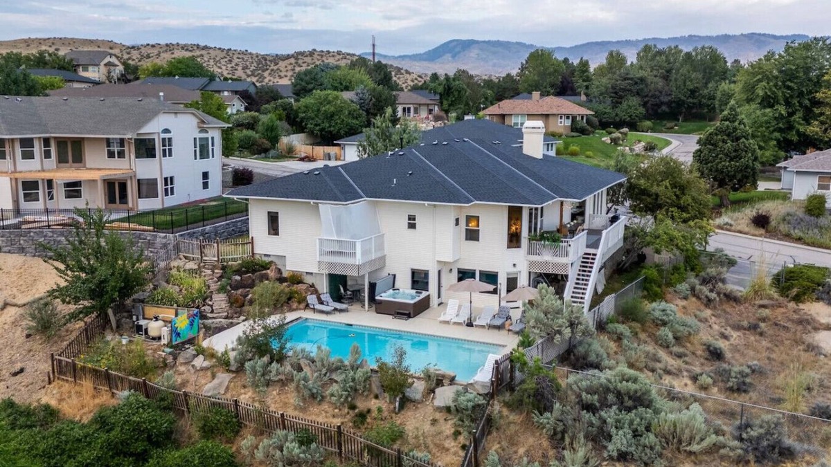 Highlands House | Epic Hillside Retreat Htd Pool HotTub Golf 4400sf