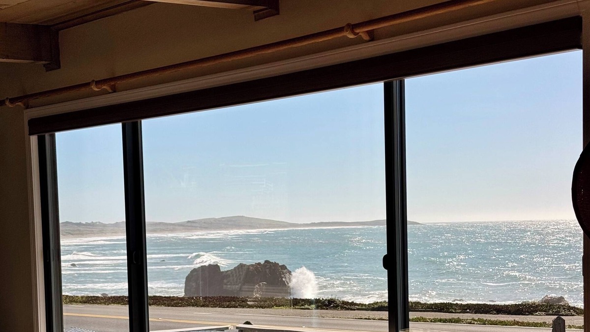 Bodega Bay House | Epic ocean views and sound of surf. Luxurious Beds. Fireplace. Hot Tub. Dogs OK.