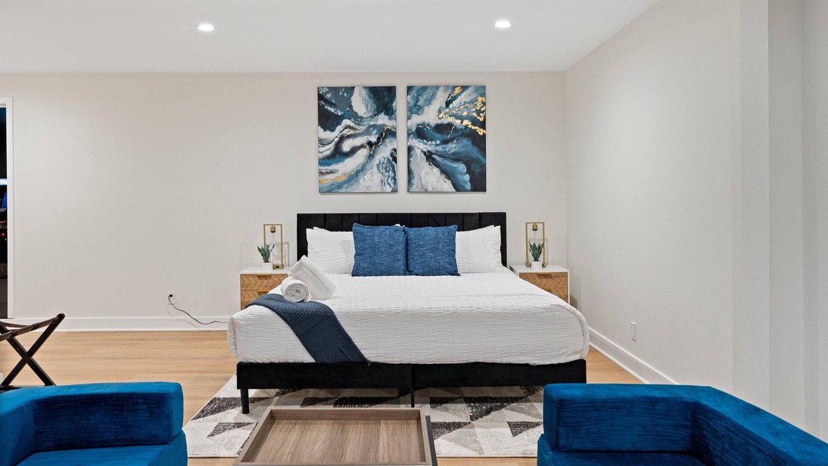 North Tustin House | Epic Views + 15min Disney! Hot Tub/Theater/Arcade