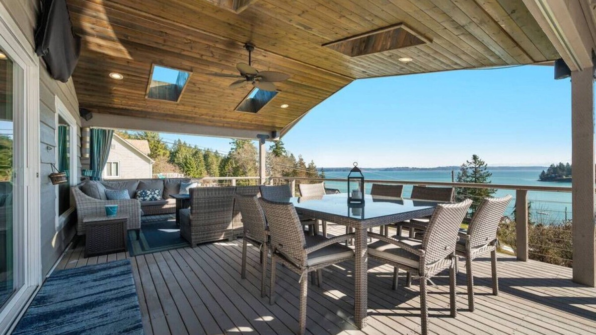 Home House | Epic Views: Hot Tub, 3BR/3BA, Sleeps10, Remote Retreat!