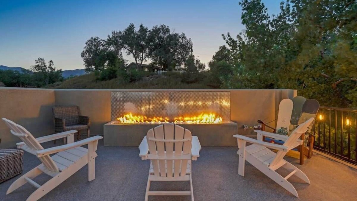 Colorado Springs House | Epic Views! Rooftop Lounge Firepit, Prime Spot