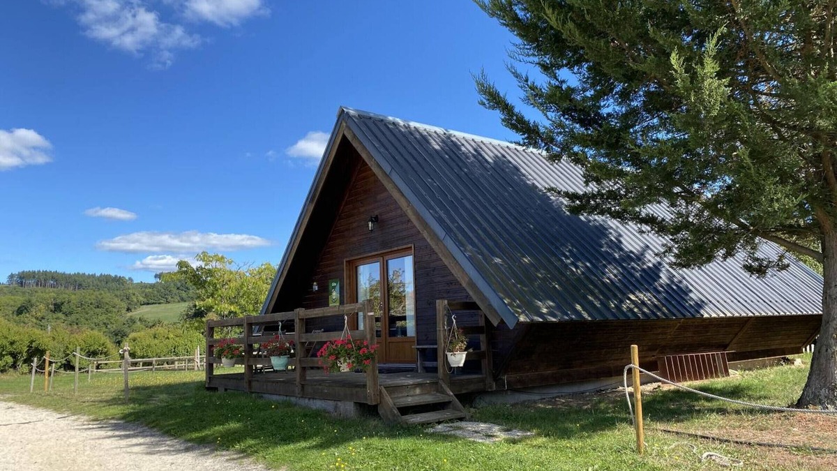 Le Vernet Cottage | Equestrian chalet near Vichy, terrace and pets allowed