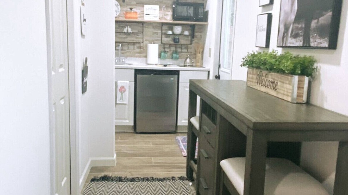 Wellington Apartment | Equestrian Studio