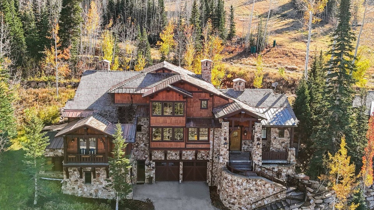 Empire Pass House | Equinox at Empire Pass | Ski in/out | Hot Tub | On Call Shuttle