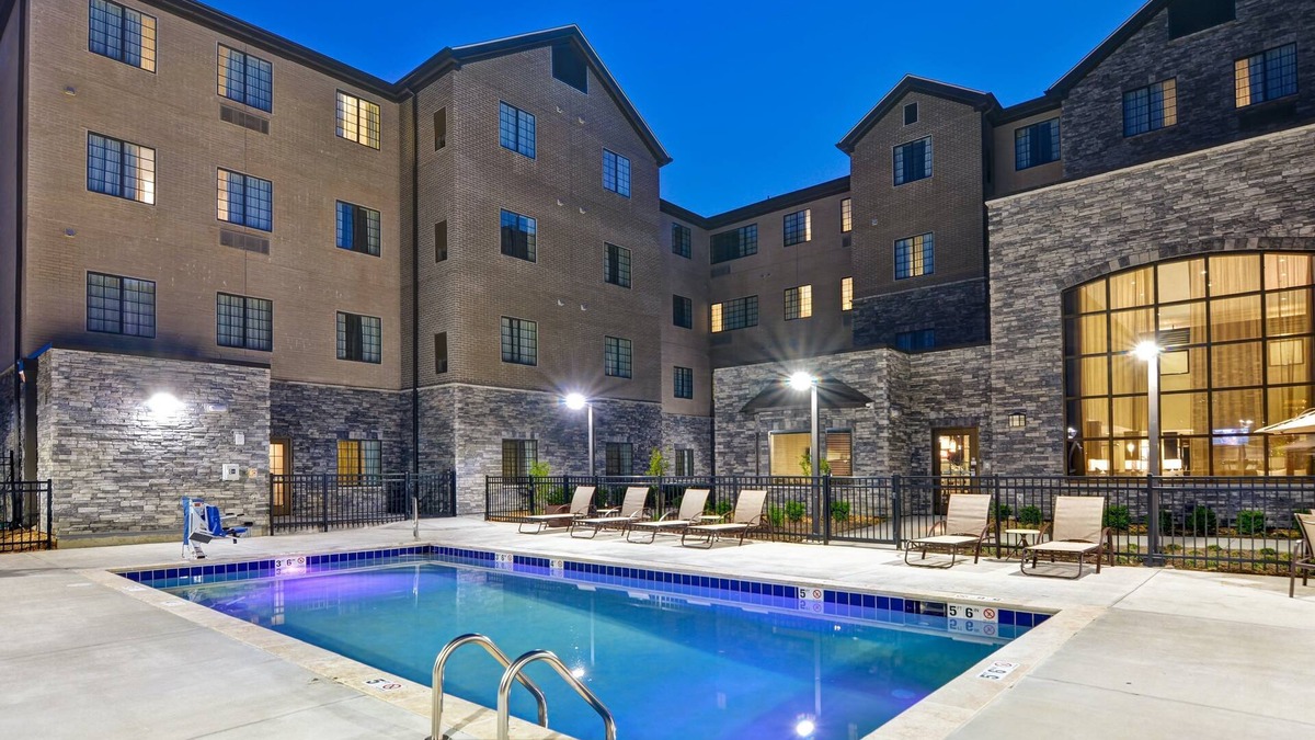 Mount Juliet Condo | Equipped King Suite | Free Breakfast, Business Center + Fitness Center Access