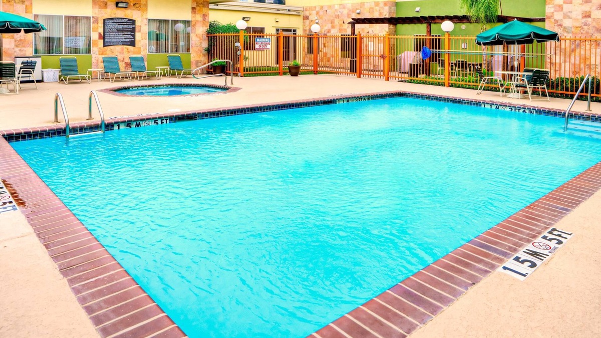 Bonanza Condo | Equipped King Suite Near LRD | Shared Hot Tub + Daily Free Breakfast