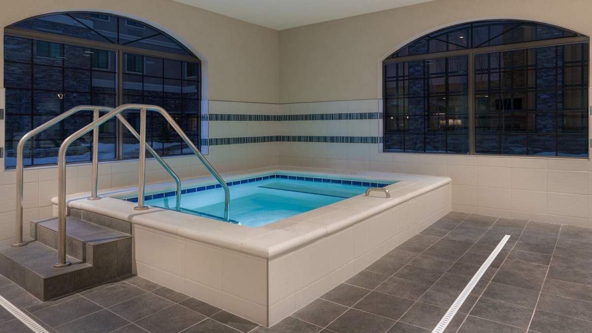 Midtown Anchorage Condo | Equipped Suite in a Central Location | Free Daily Breakfast + Heated Indoor Pool Access