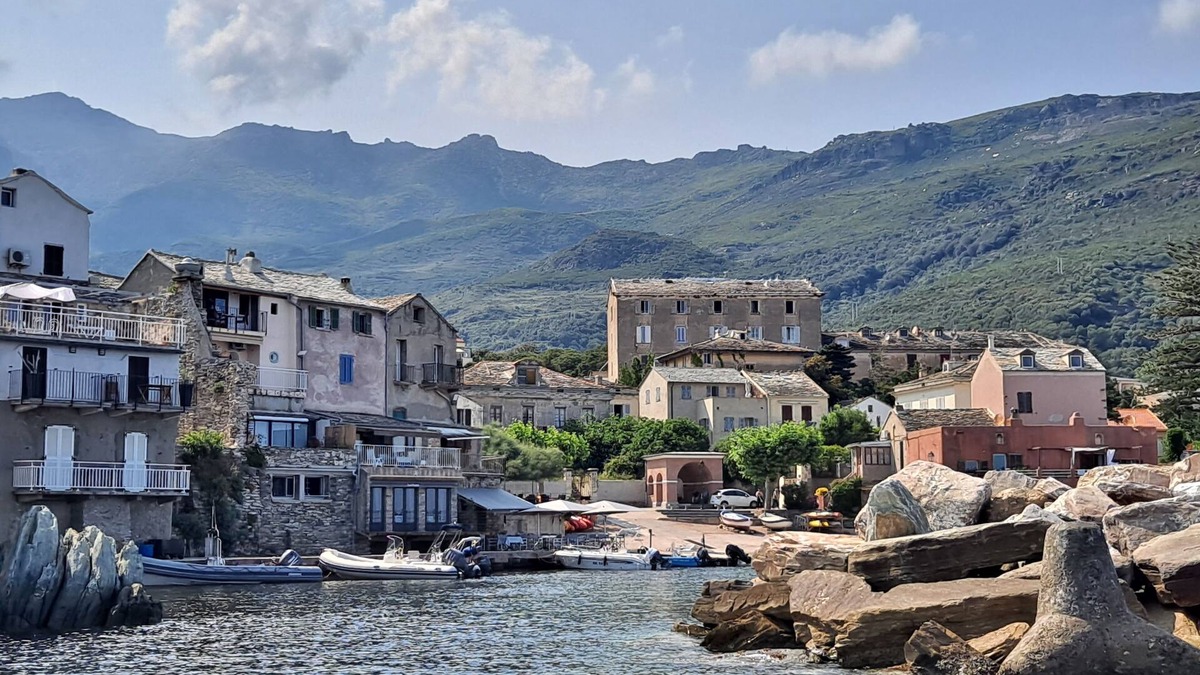 Mausoleo Apartment | Erbalunga: Un Petit Coin de Détente Face à la mer