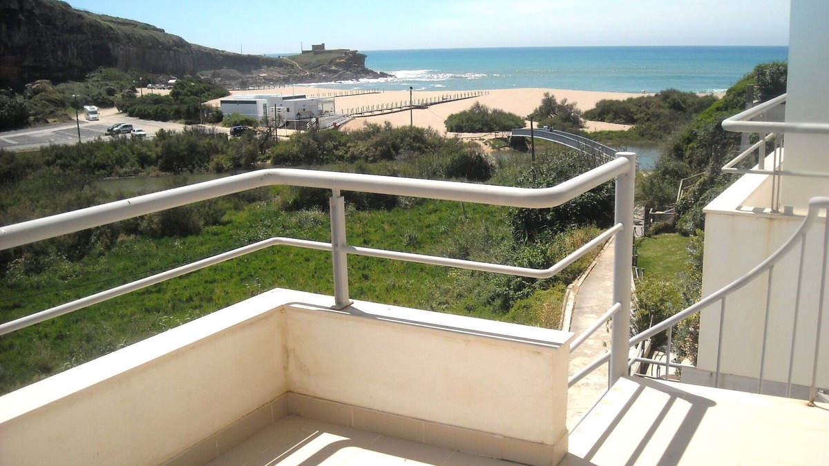 Ericeira Apartment | Ericeira - T2/T3 CHARMING APARTMENT WITH SEA VIEW AND UPON THE BEACH