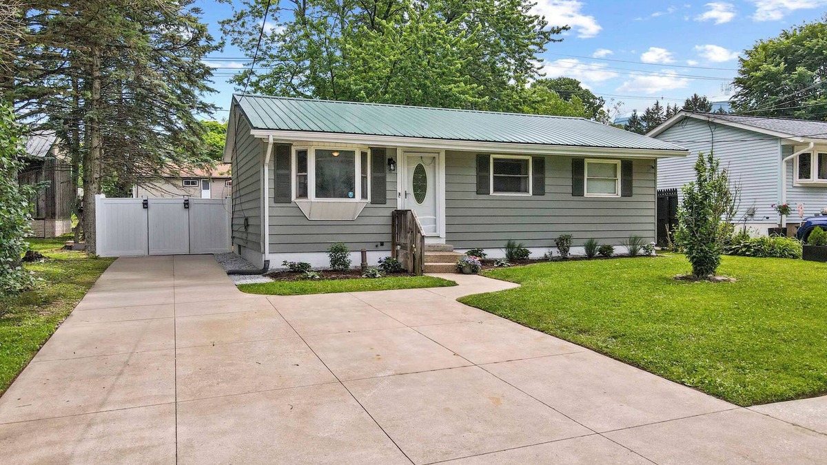 Erie House | Erie Outpost - Home + 1BR In-Law Suite & Backyard