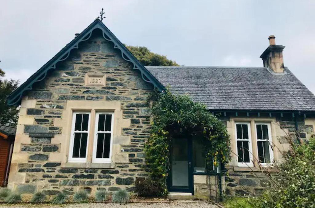Birnam House | Erigmore Spa Cottage - A cosy cottage located in a countryside park with WIFI and access to swimming pool