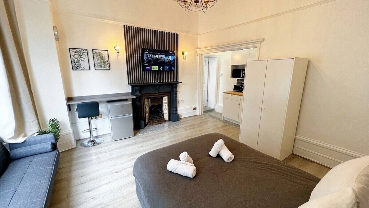 Waddon House | Erin Court Mansions - Suite 10