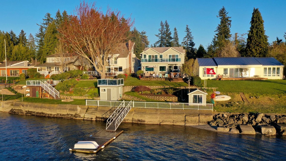 Erlands Point-Kitsap Lake House | Erlands Point Beach House