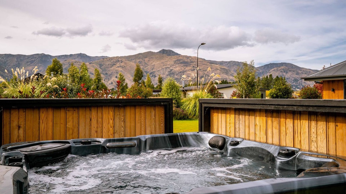 Lake Hawea House | Erskine Place - Lake Hawea Holiday Home