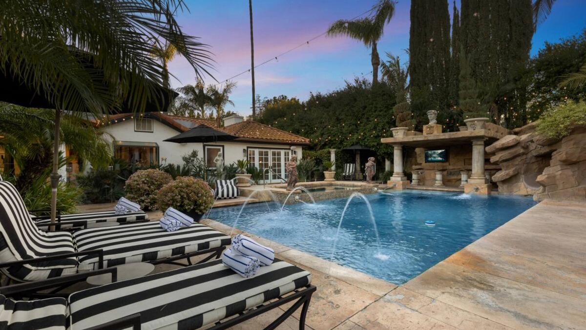 Woodland Hills House | Erwin Estate - A Perfect Blend of Modern Elegance with Mid-Century Undertones