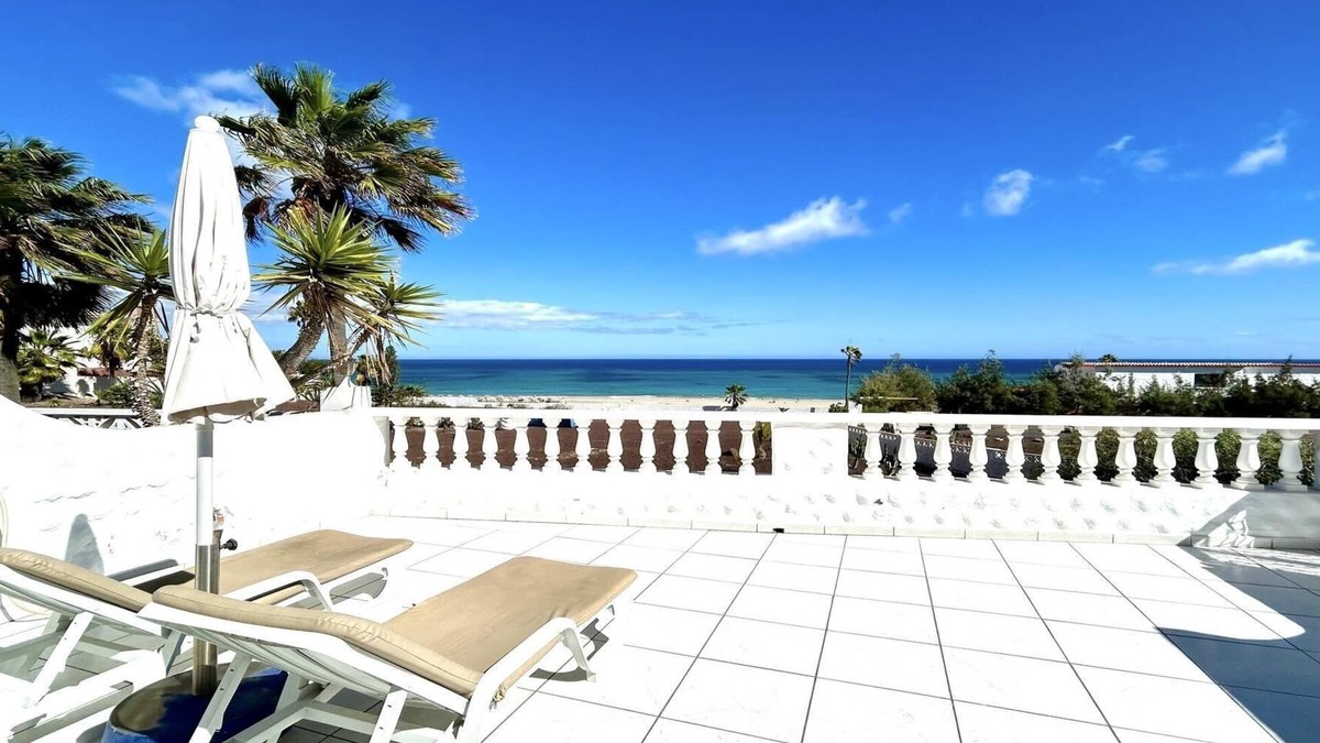 Bahia Calma Apartment | on the beachfront with unique views
